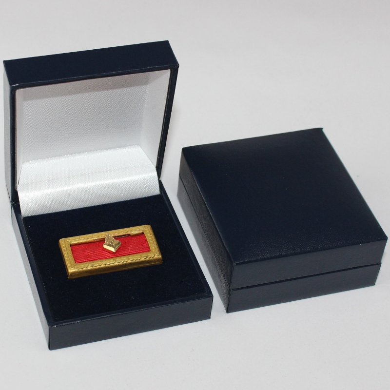 Item V-04 vierkant PU Leather box voor munt&badge, manchetknoop, dasclip, etc. mm.63*68*28, gewicht over 50g